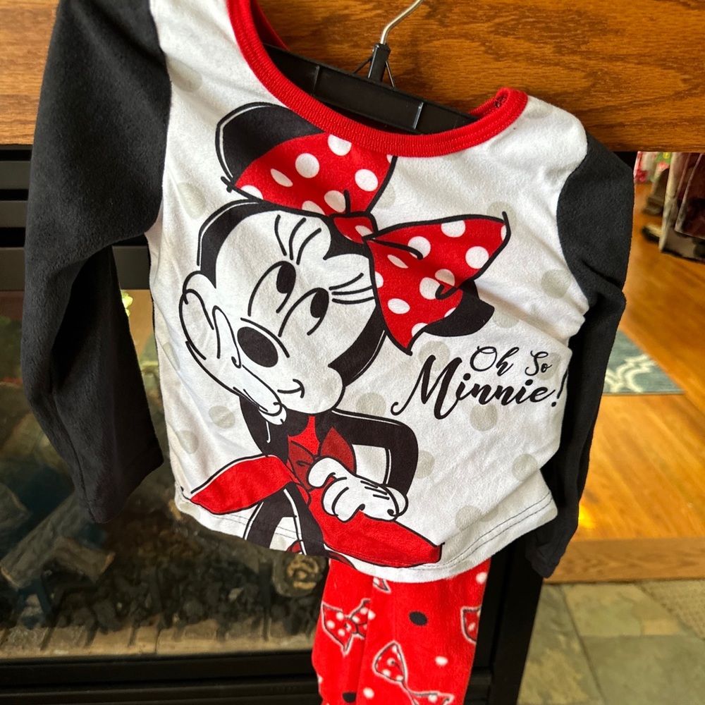 Minnie pajamas like new size 4